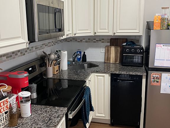 3rd image of 17 Linden Ave #1