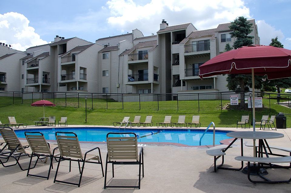 1st image of 7512 Poppleton Plz APT 12