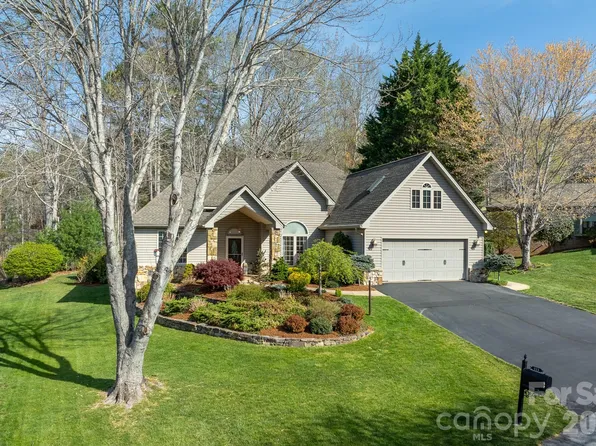 113 Fairway Knoll Dr, Hendersonville, NC 28739