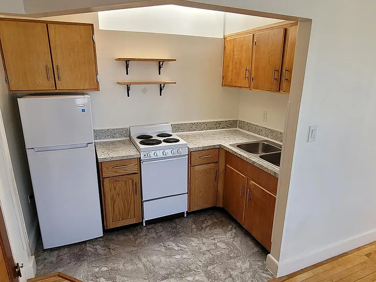 42 N State St #13 — Photo 1