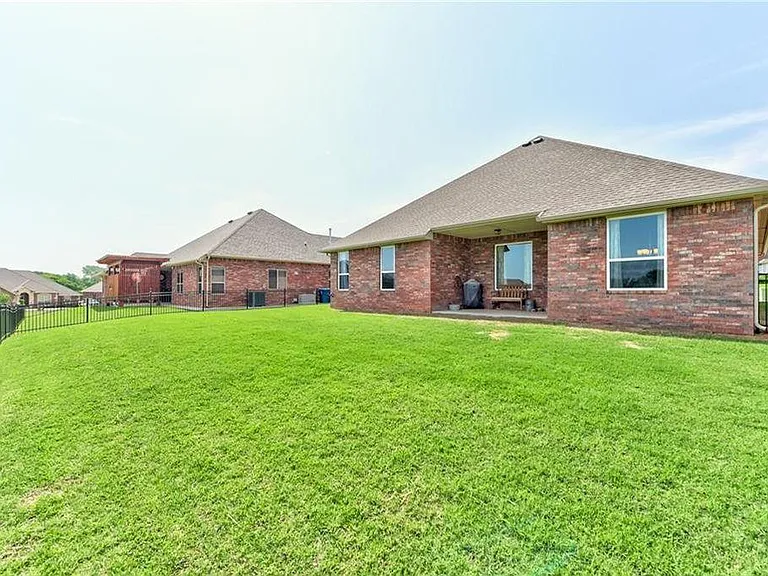 625 Placid Dr — Photo 23