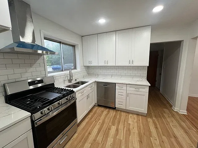 3 bed, 1.5 bath, 1120 sqft, $2,700 — Photo 3