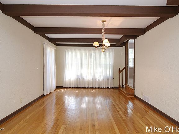 4th image of 2333 Swensberg Ave NE