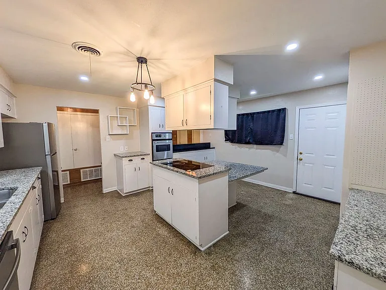 1907 Link Ave — Photo 7