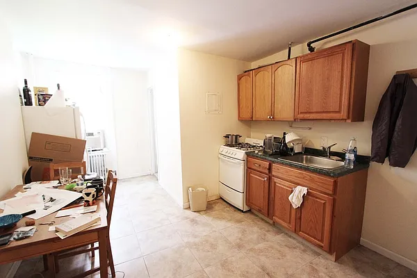 Rented by Urban Real Estate Property Group Inc | media 28