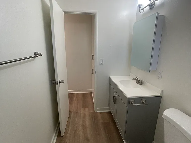228 S Oak St — Photo 21