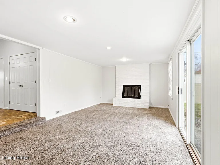 2403 Silverbrook Ave — Photo 15