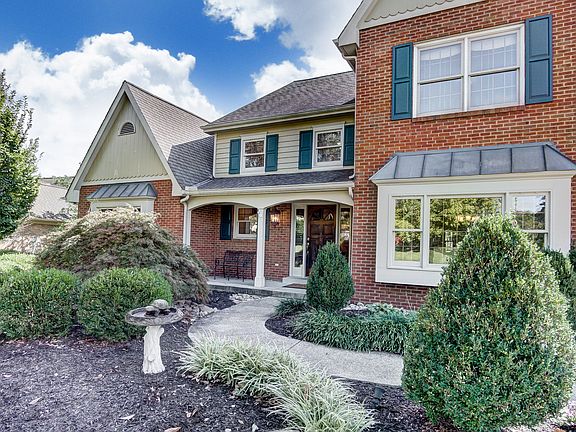 2nd image of 10030 Pond Woods Ln