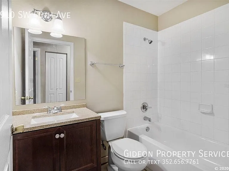 6910 SW 45th Ave — Photo 8