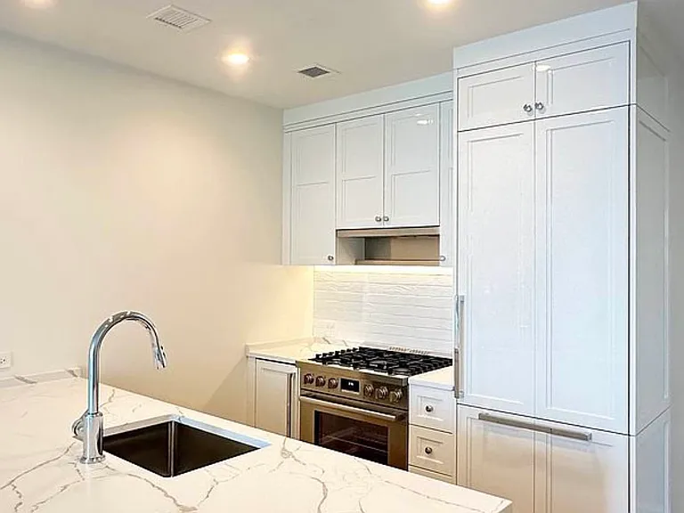 100 Claremont Ave #18C — Photo 3