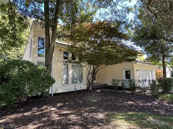 5025 Lansdowne Dr, Solon, OH 44139