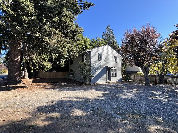 5th image of 3821 E 18th St