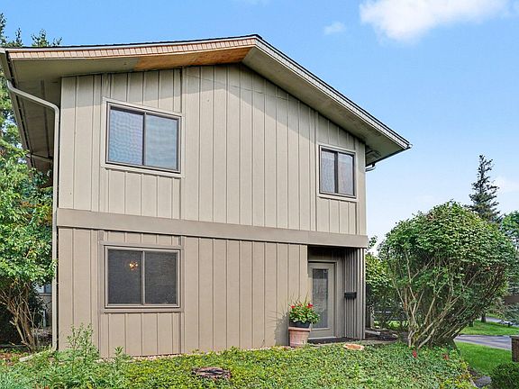 3rd image of 3814 Greenleaf Cir
