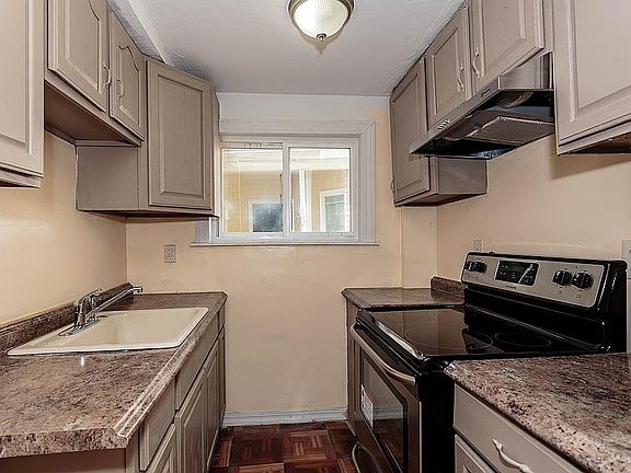 3rd image of 30 Clare St