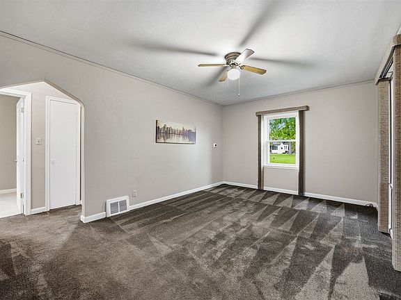 5th image of 3901 B Ave NE