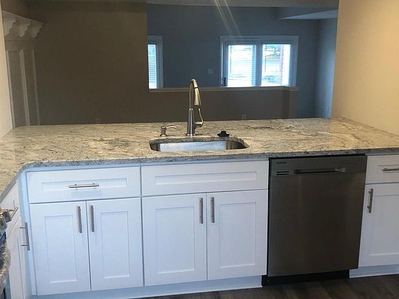 4th image of 694 E Lake Front Cir Unit 694