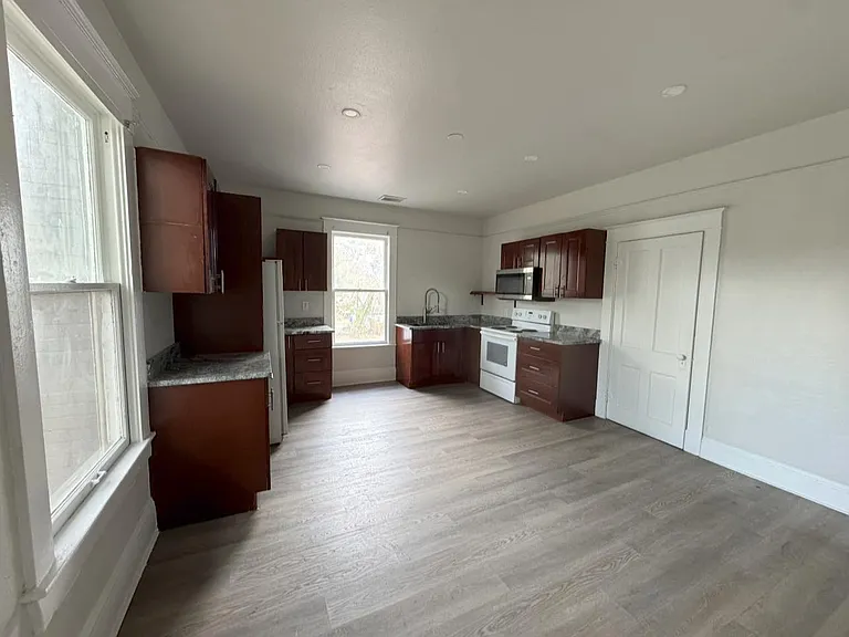 220 N Beaumont Ave #2 — Photo 7