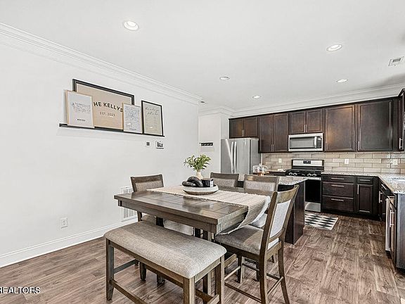 5th image of 3052 Creekbend Ln