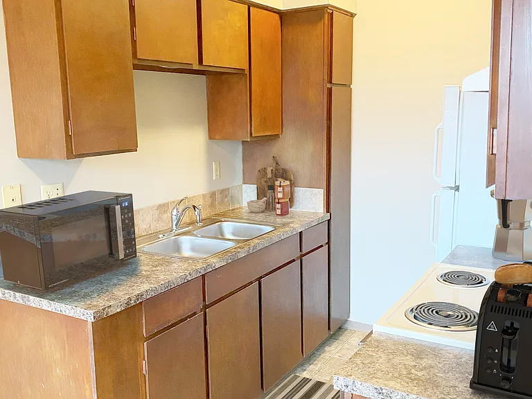 314 1/2 N 41st Ave #3L — Photo 6