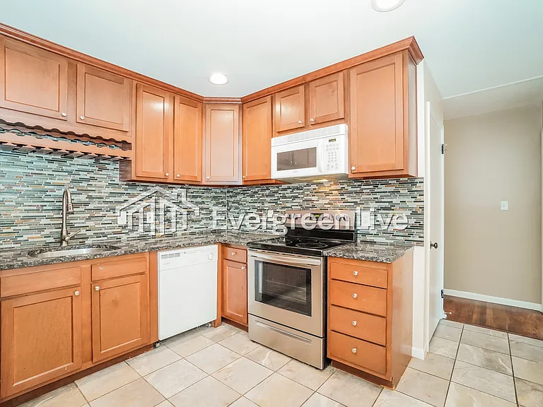 1452 Avenue Dr — Photo 8