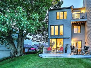 32 Seabreeze Ln, Bristol, RI 02809