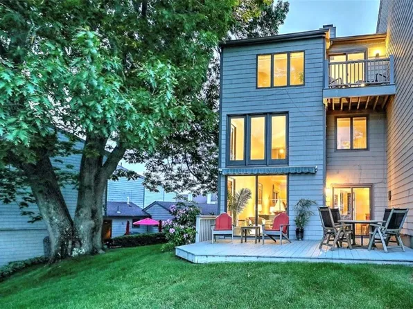 32 Seabreeze Ln, Bristol, RI 02809