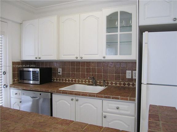 3rd image of 1545 Euclid Ave APT 6J
