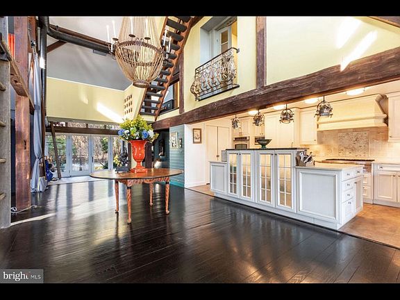 5th image of 108 Beaumont Dr APT A