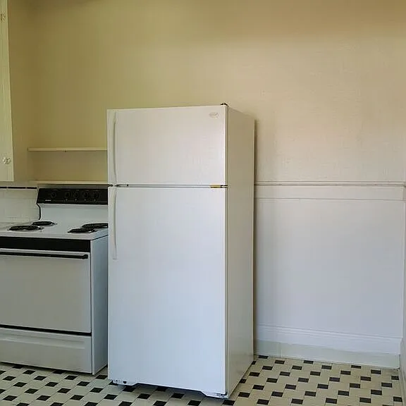 Lownsdale Apartments — Photo 25