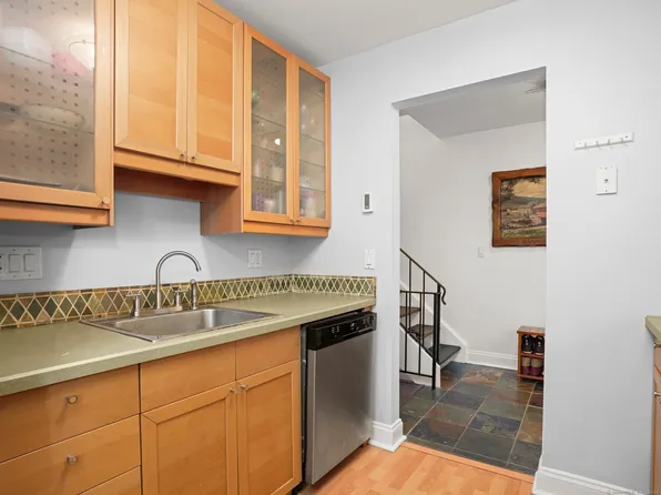 36 Cerretta Street APT 24, Stamford, CT 06907