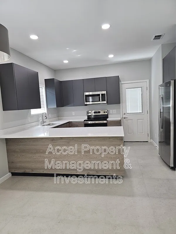 3 bed, 2.0 bath, $1,200 — Photo 3