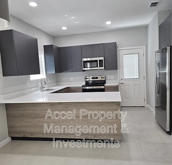816 N Abbey Ave #3 — Photo 3