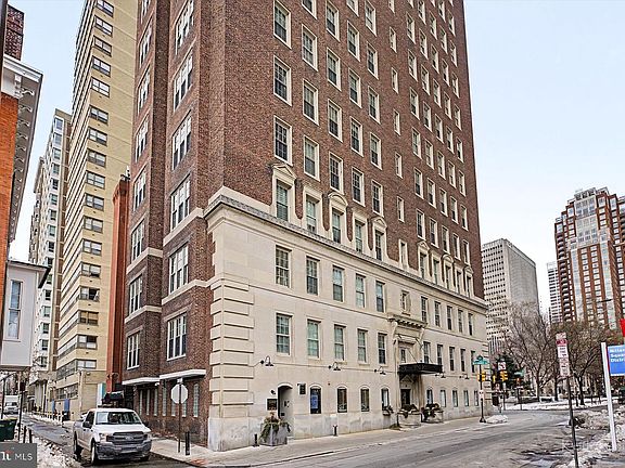 2nd image of 1800 Rittenhouse Sq #702