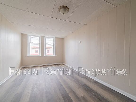 3rd image of 112 High St APT B3