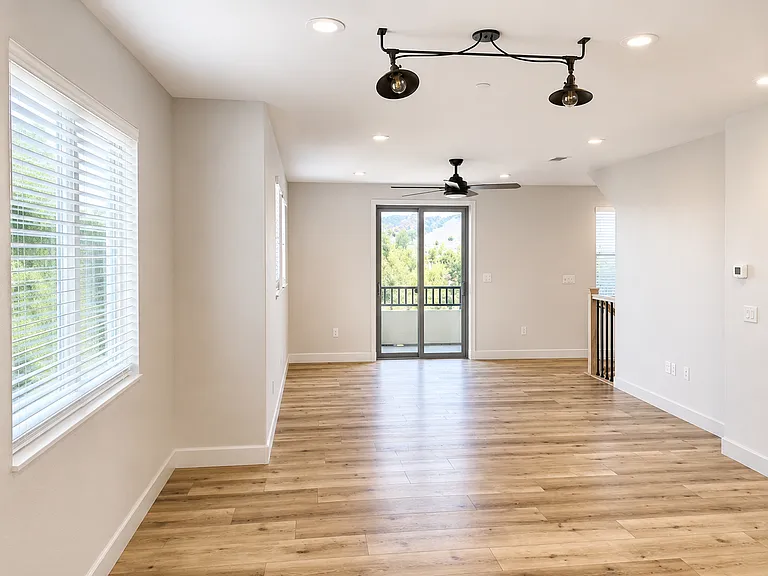 129 Laurel Knoll Dr — Photo 4