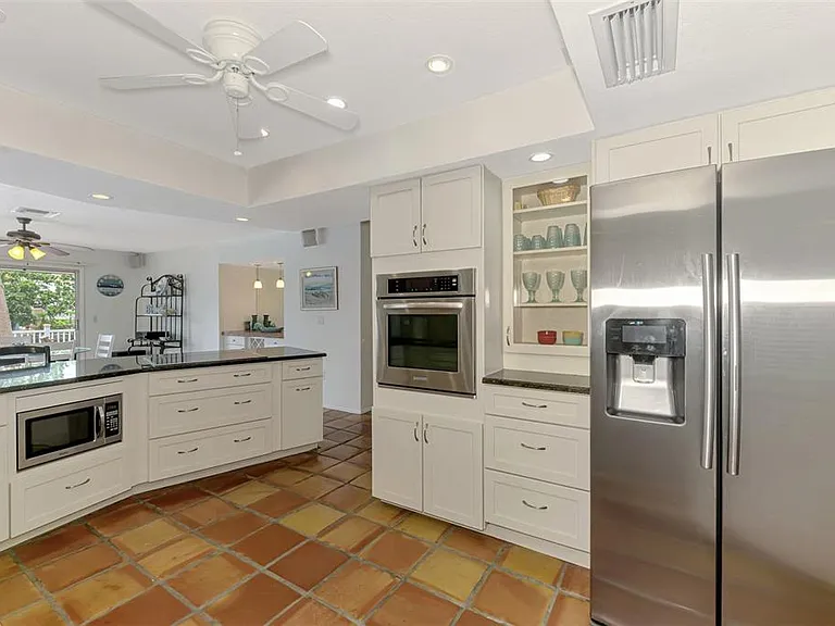 4946 Commonwealth Dr — Photo 22