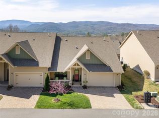 96 Copper Creek Ln, Hendersonville, NC 28739