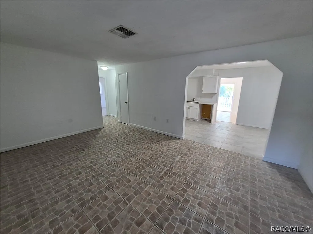 3 bed, 1294 sqft, $1,450 — Photo 3