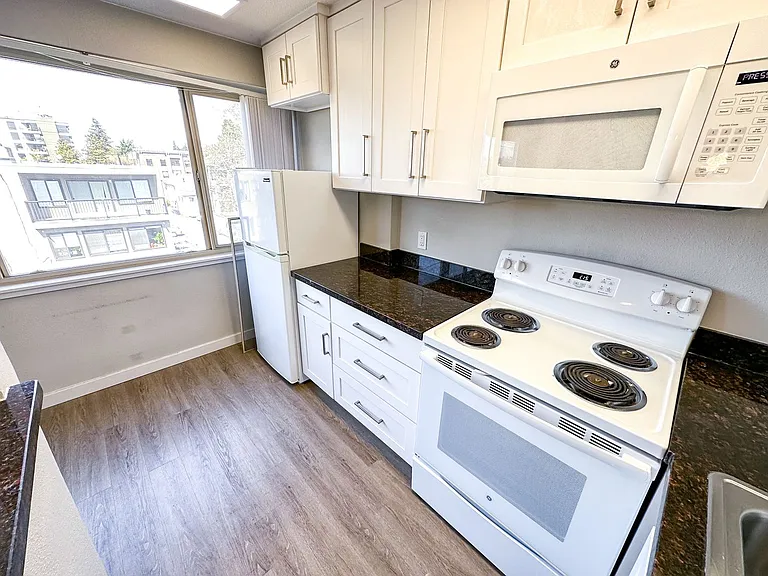 Mercer Vista Apartments — Photo 20