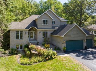 8917 Wood Cliff Rd, Bloomington, MN 55438