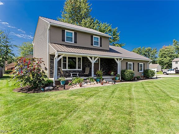 3rd image of 370 Lear Rd