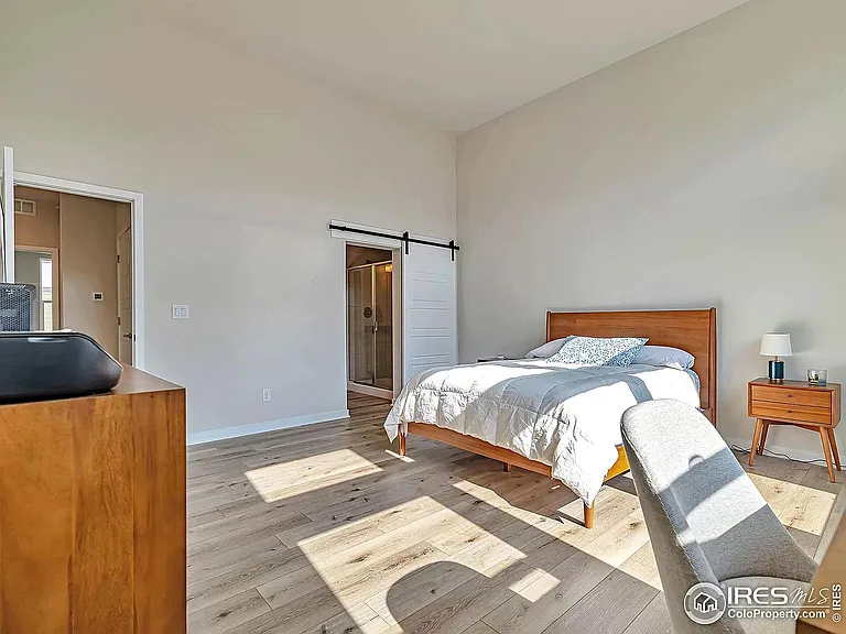 526 Meridian Ln — Photo 16