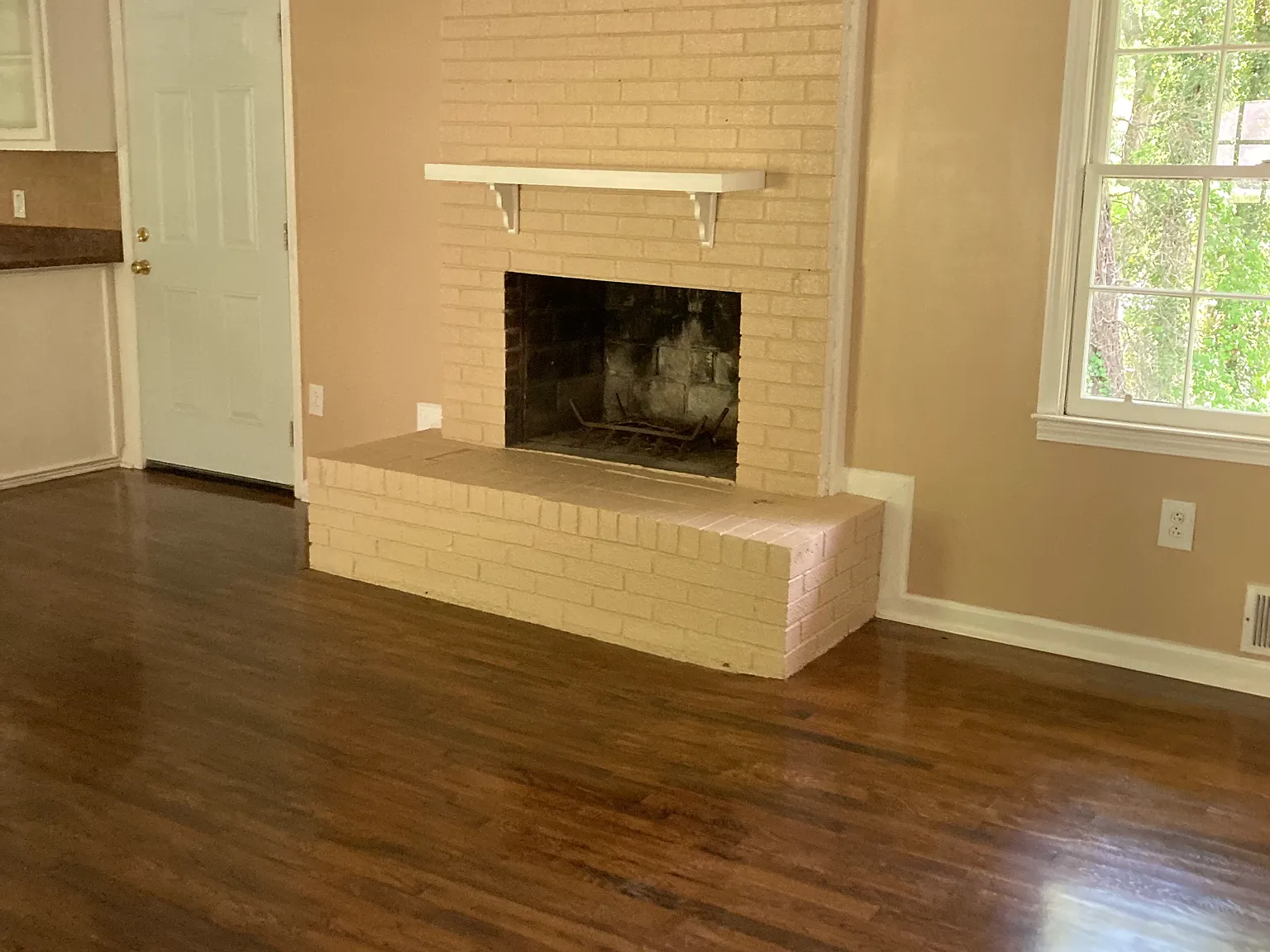 5 bed, 3000 sqft, $3,300 — Photo 4