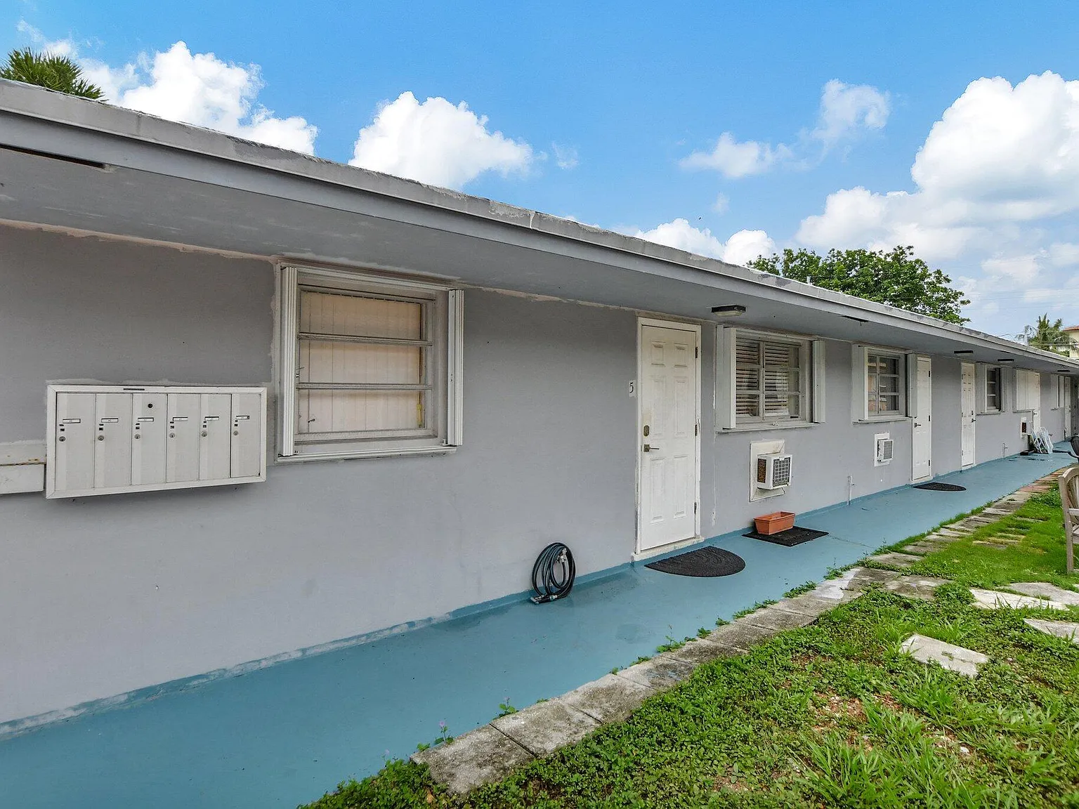 Studio, 1.0 bath, 450 sqft, $1,599 — Photo 2