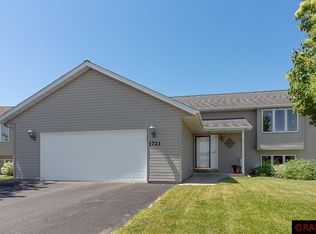 1721 Bassett Dr, Mankato, MN 56001