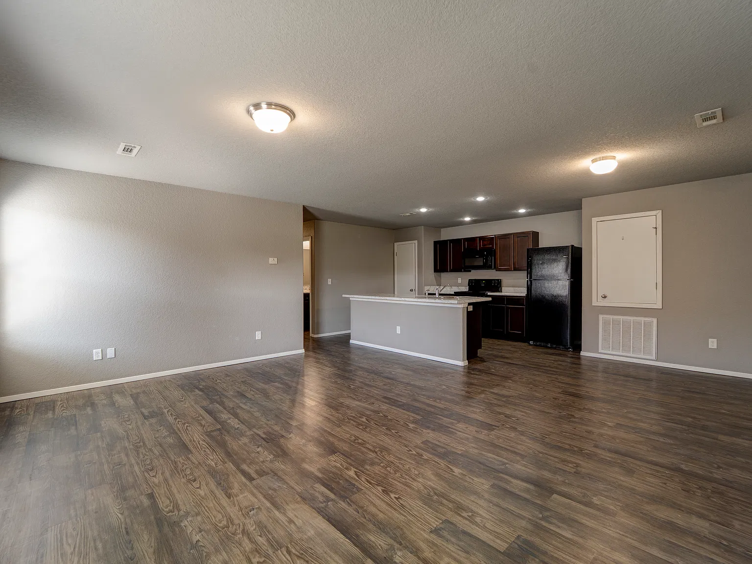 3 bed, 1370 sqft, $1,650 — Photo 3
