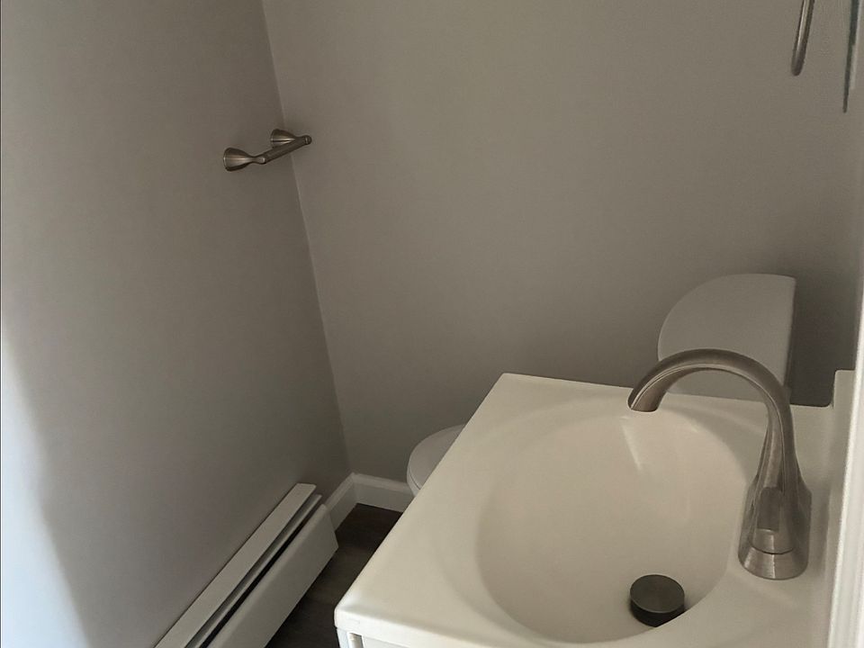 2nd image of 725 E Monroe St #7