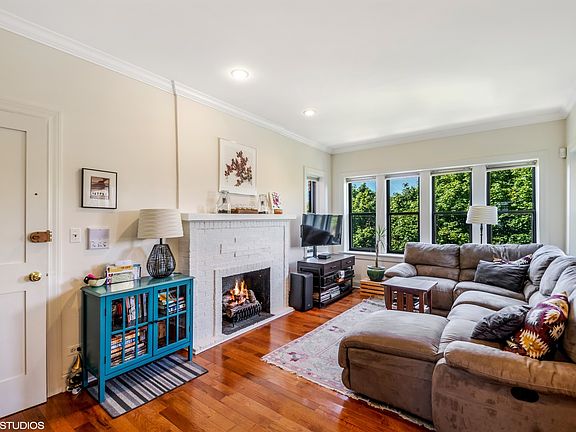 4th image of 4019 N Southport Ave #3