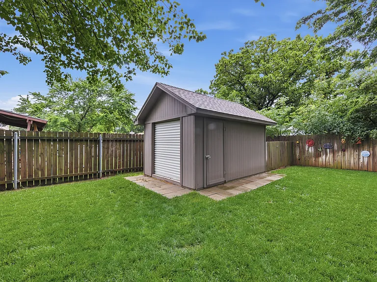 1715 N Stony Point — Photo 29