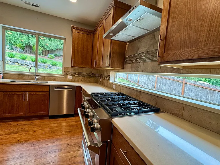 5726 Solana Ln NE — Photo 8